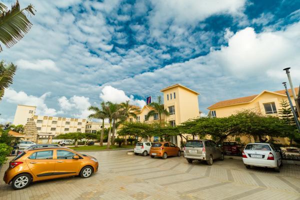 Empires Hotel Puri Luaran gambar