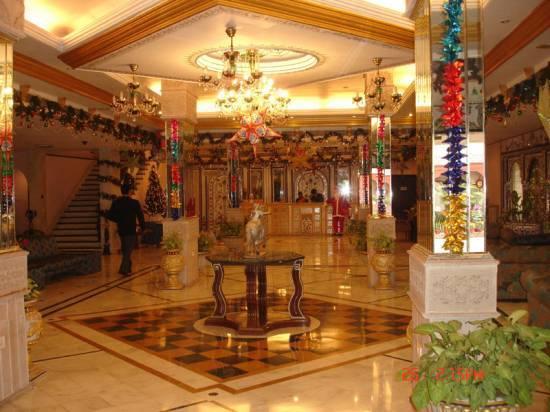 Empires Hotel Puri Luaran gambar