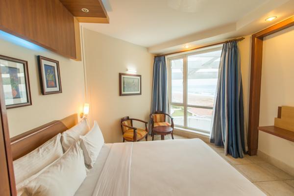 Empires Hotel Puri Luaran gambar