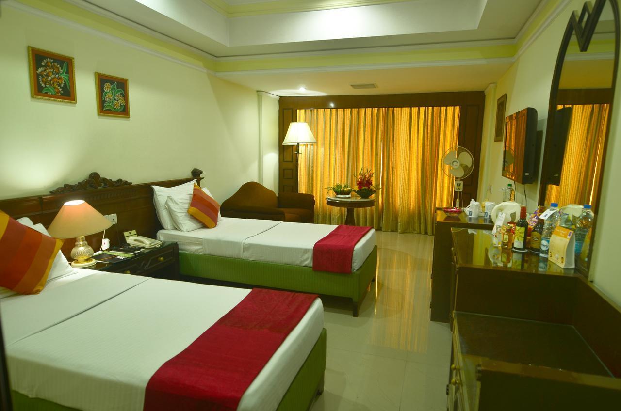 Empires Hotel Puri Luaran gambar