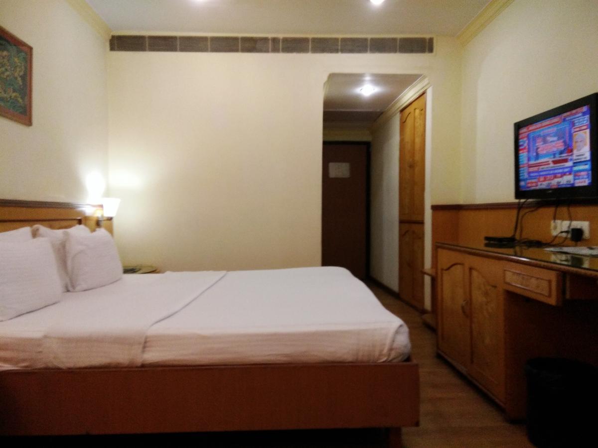 Empires Hotel Puri Luaran gambar
