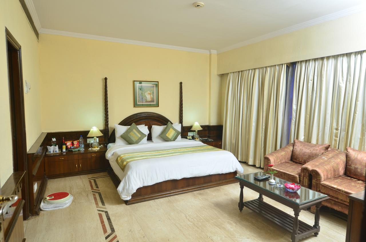 Empires Hotel Puri Luaran gambar