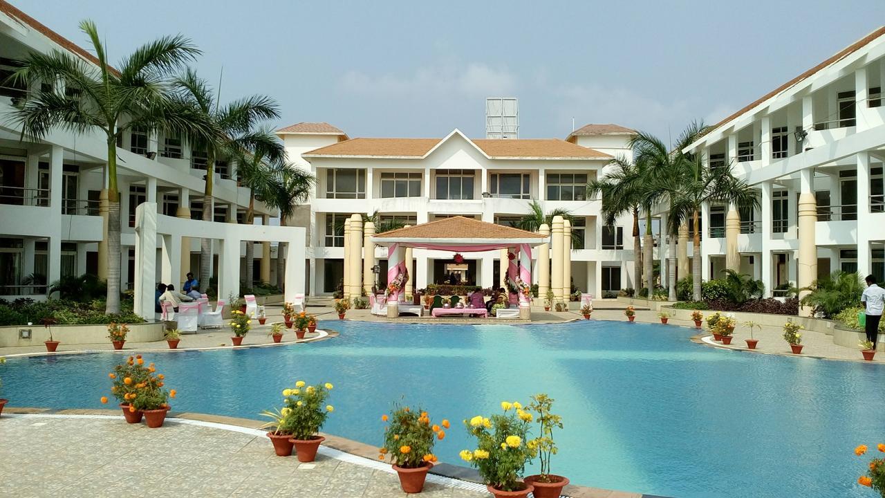 Empires Hotel Puri Luaran gambar