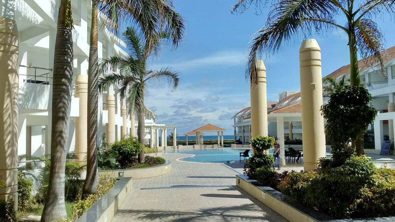 Empires Hotel Puri Luaran gambar